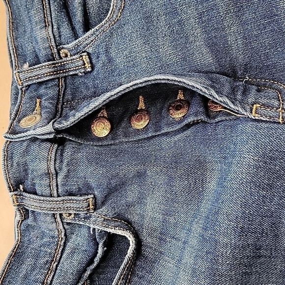 Old Navy Size 4 Ultra High Rise Super Straight Button Fly Jeans with Frayed Hem - Picture 10 of 15